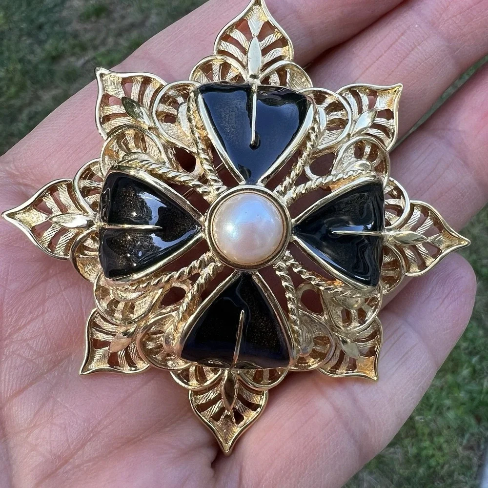Vintage Monet Clover Maltese Cross Enamel Gold Tone Brooch